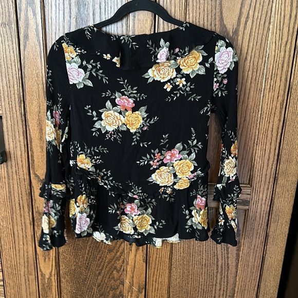 American Eagle | Black Floral Print Ruffle Bell Sleeve Popover V Neck Top Medium - Picture 5 of 5